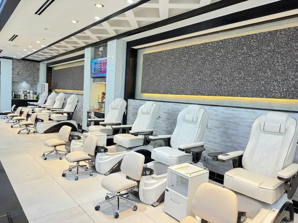 Le's Nail Bar @ Towson Station — Nail salon in Towson